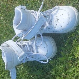 ✨️☘️Nike white shoes